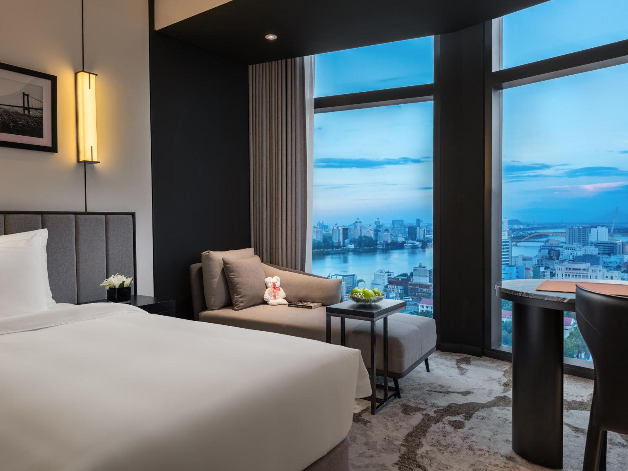 होटल Crowne Plaza Centre By Ihg 5*