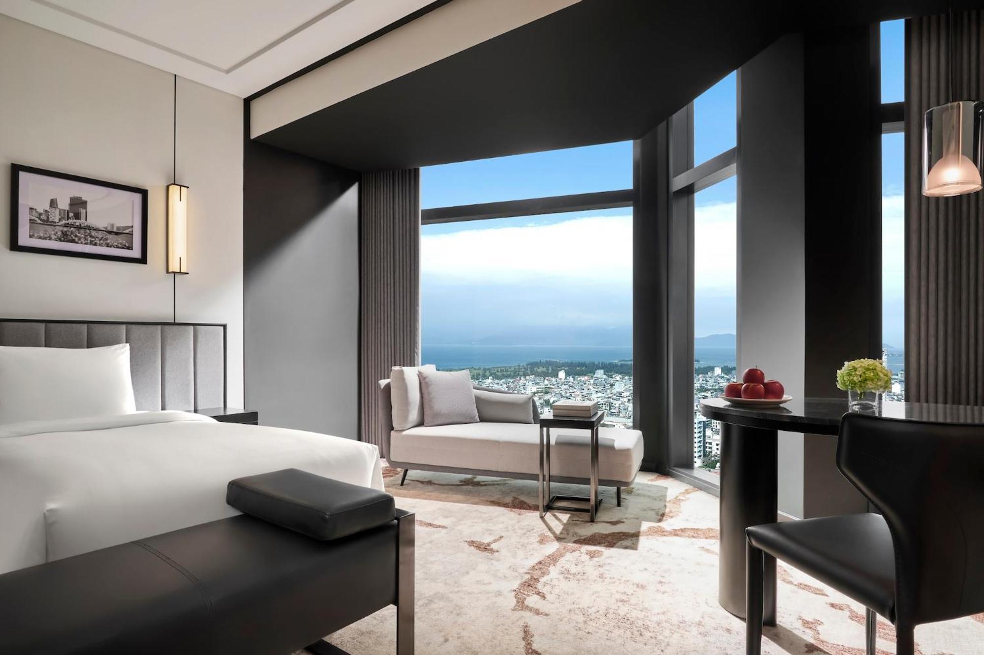 होटल Crowne Plaza Centre By Ihg 5*
