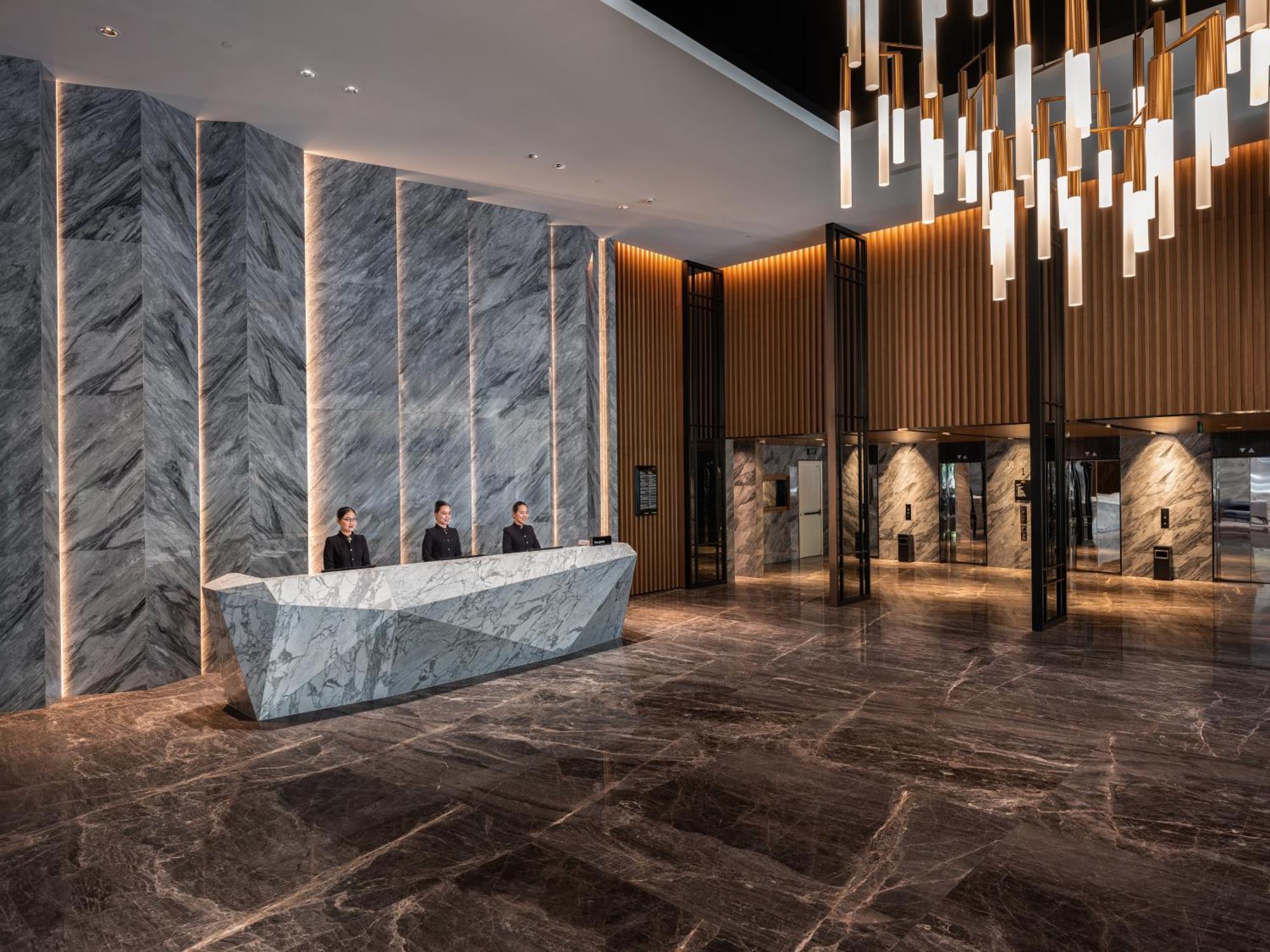 Khách sạn Crowne Plaza Centre By Ihg 5*