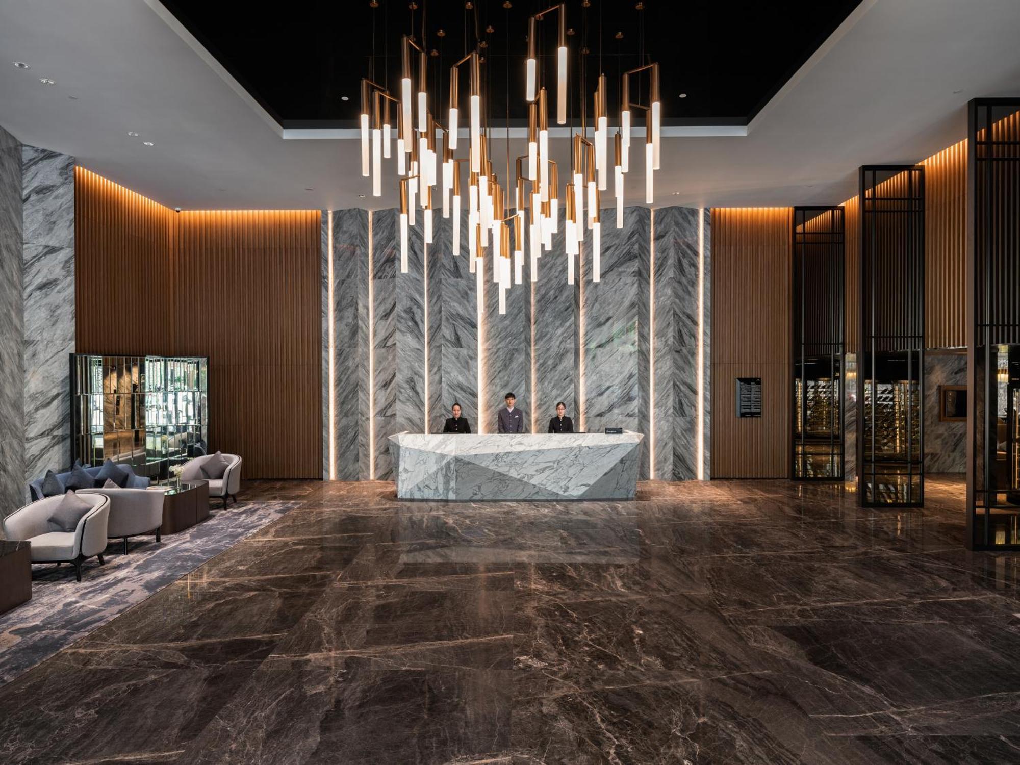 Khách sạn Crowne Plaza Centre By Ihg 5*